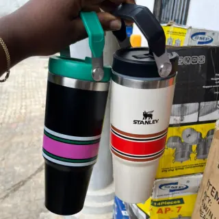 Stanley 890ml Design Quencher